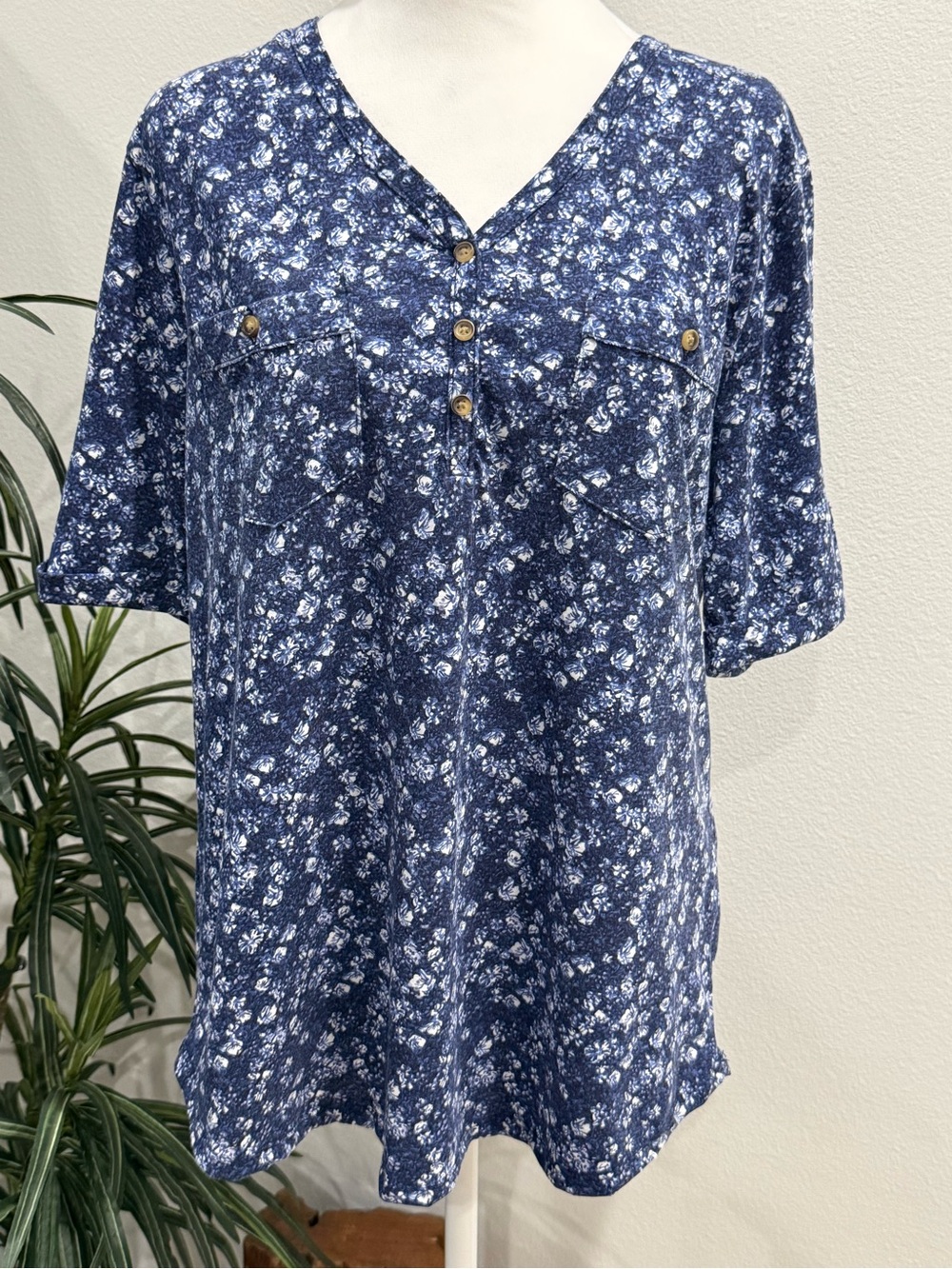 Croft & Barrow Short Sleeve Henley Utility Top Blue Floral Print V-Neck L